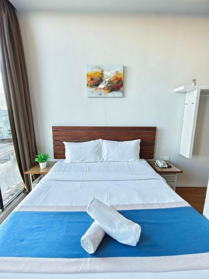 The Riverbank By Mrvj Business Hotel