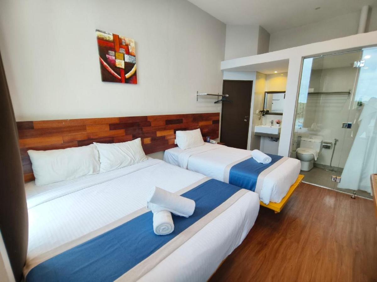 The Riverbank By Mrvj Business Hotel
